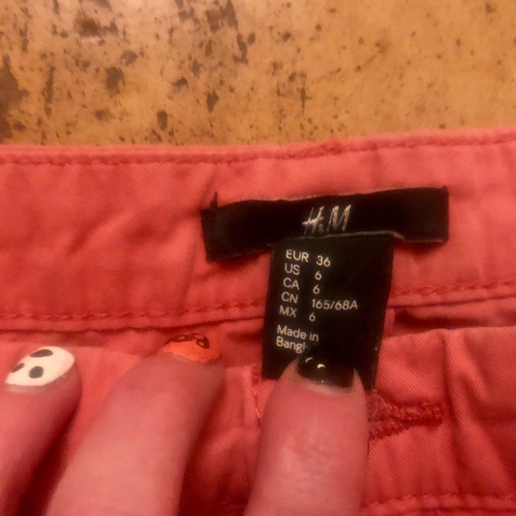 H&M Brand Coral Shorts - Picture 3 of 3